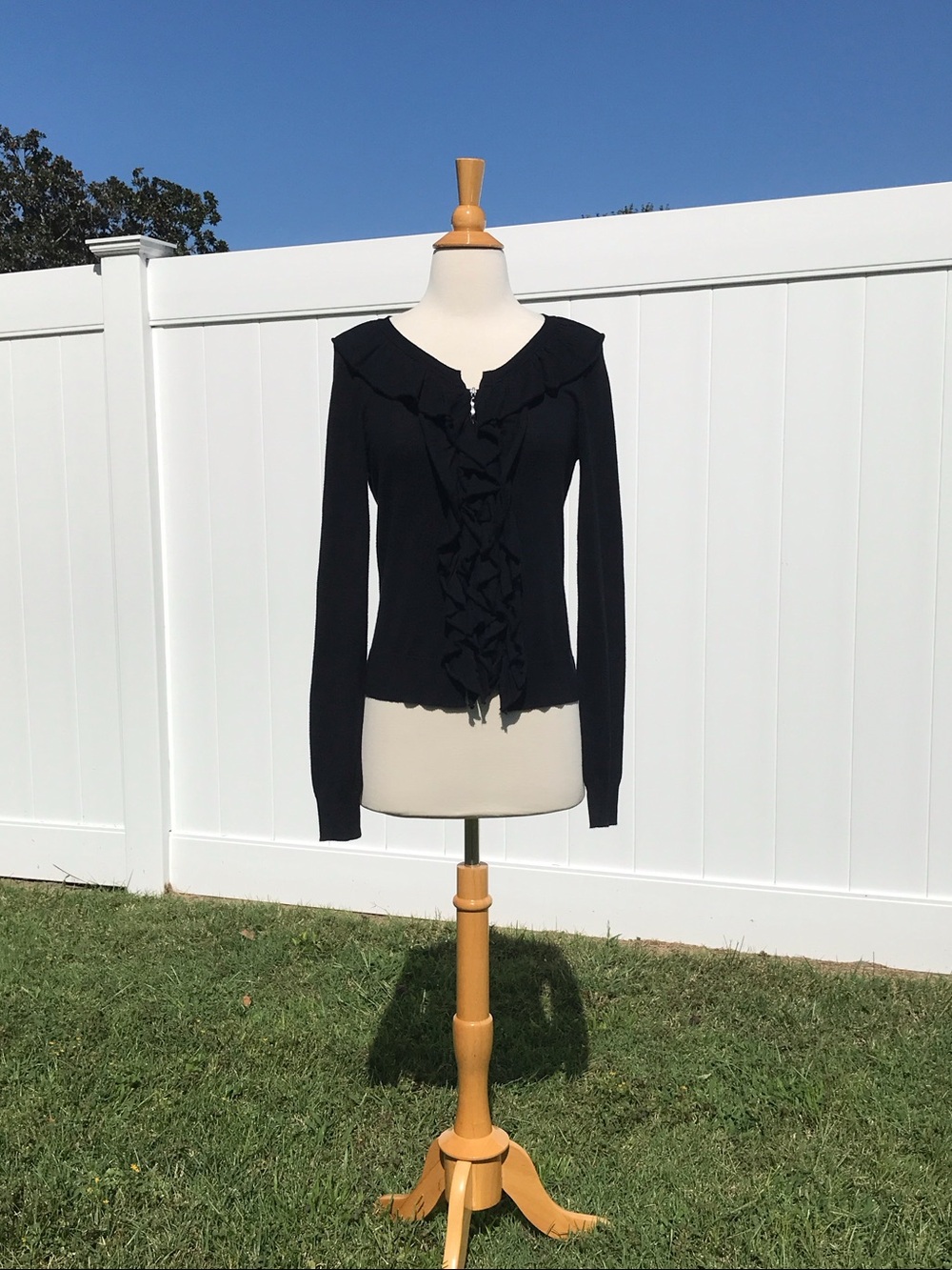 Romeo & Juliet Couture Black Ruffle Front Zip Cadigan Size Medium